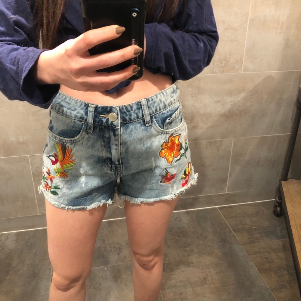 Q2 Embroidered Denim Shorts - Picture 9 of 12
